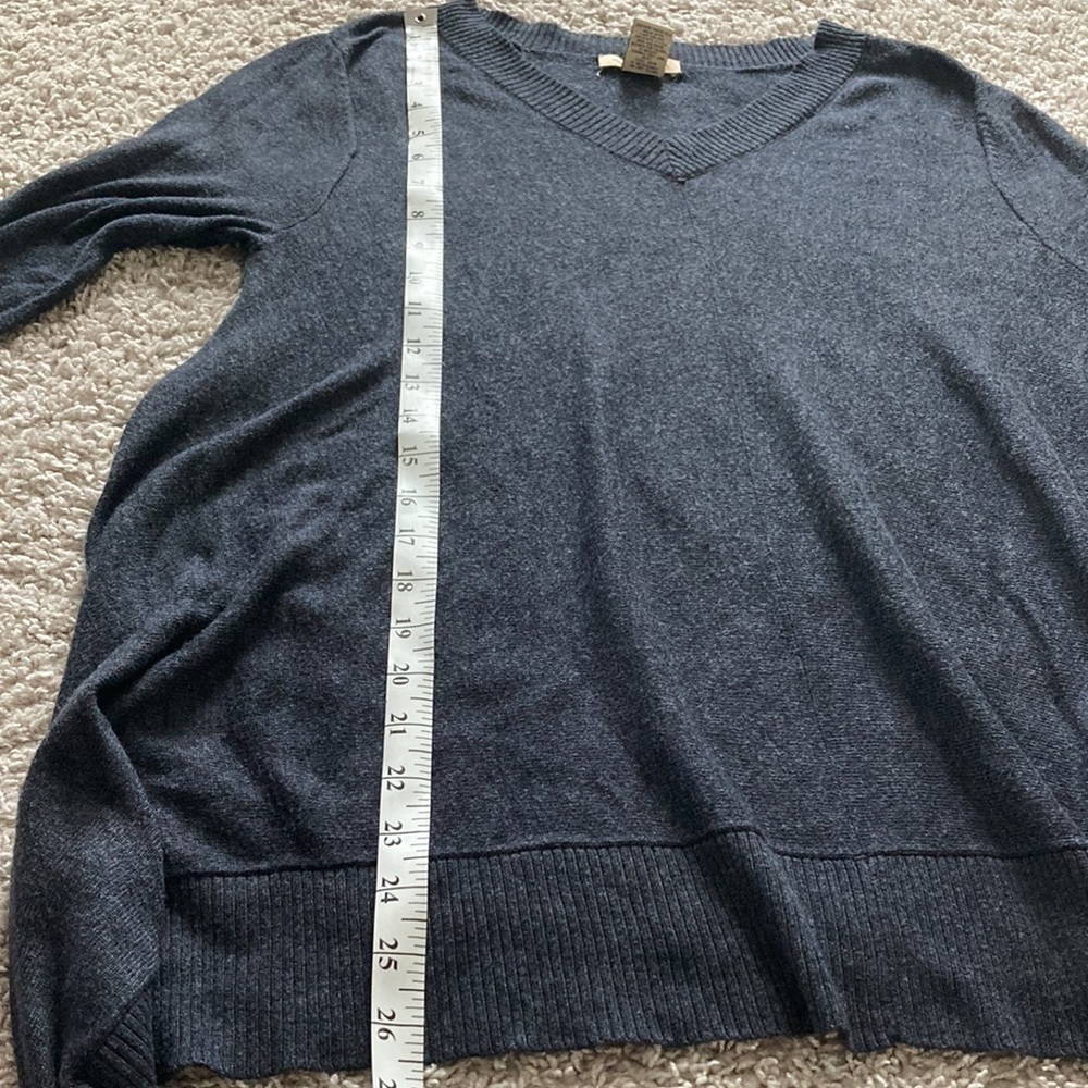 Vertical Design medium sweater gray v-neck - Picture 11 of 11